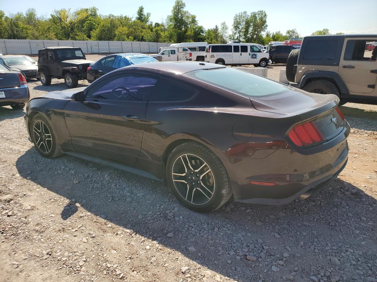 1FA6P8TH9J5104325 2018 FORD MUSTANG - Image 2