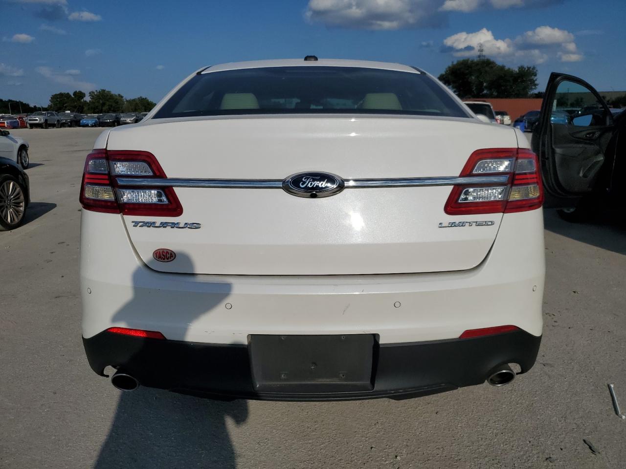 1FAHP2F86KG118139 2019 Ford Taurus Limited