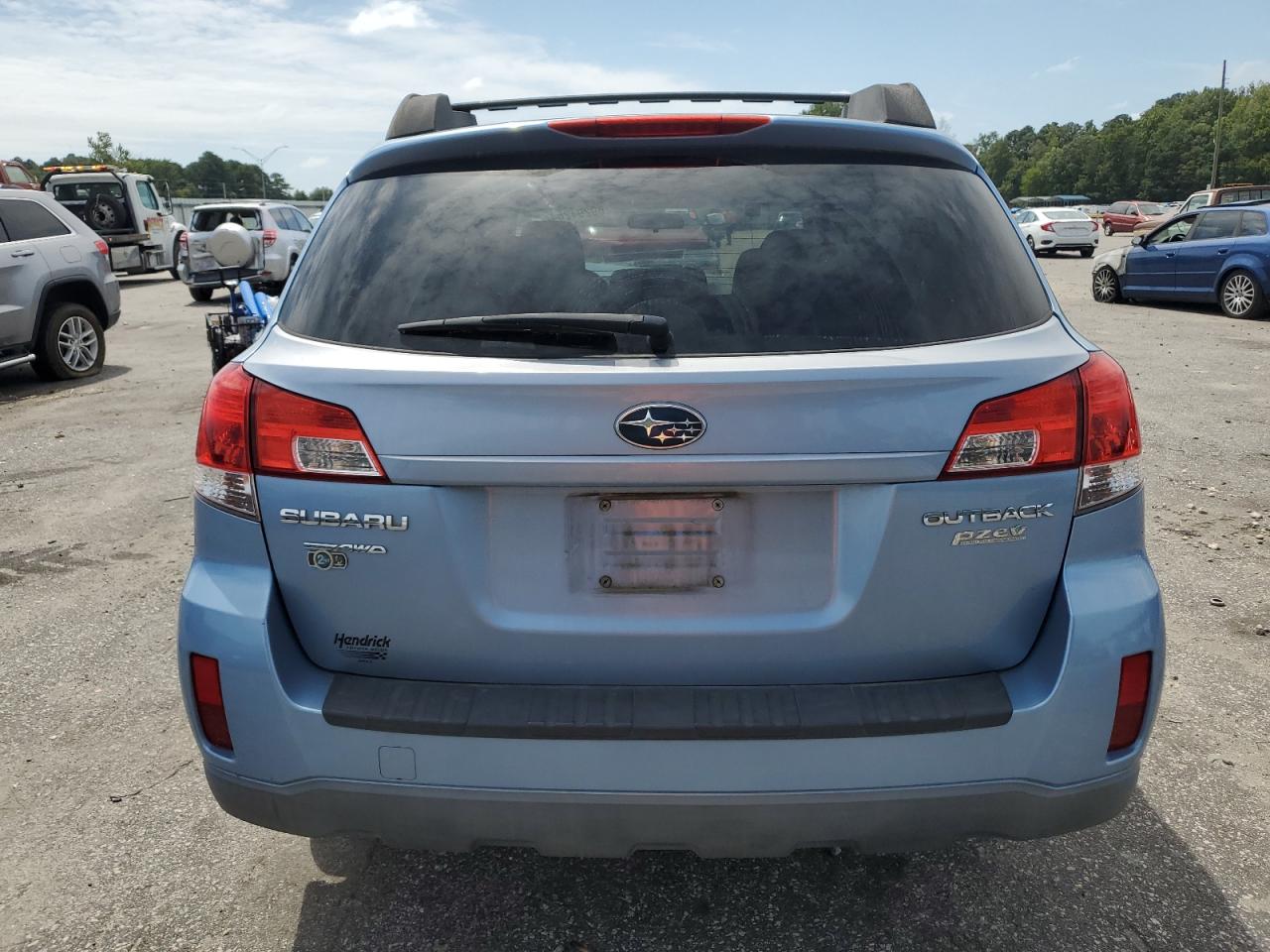 2010 Subaru Outback - Image 6