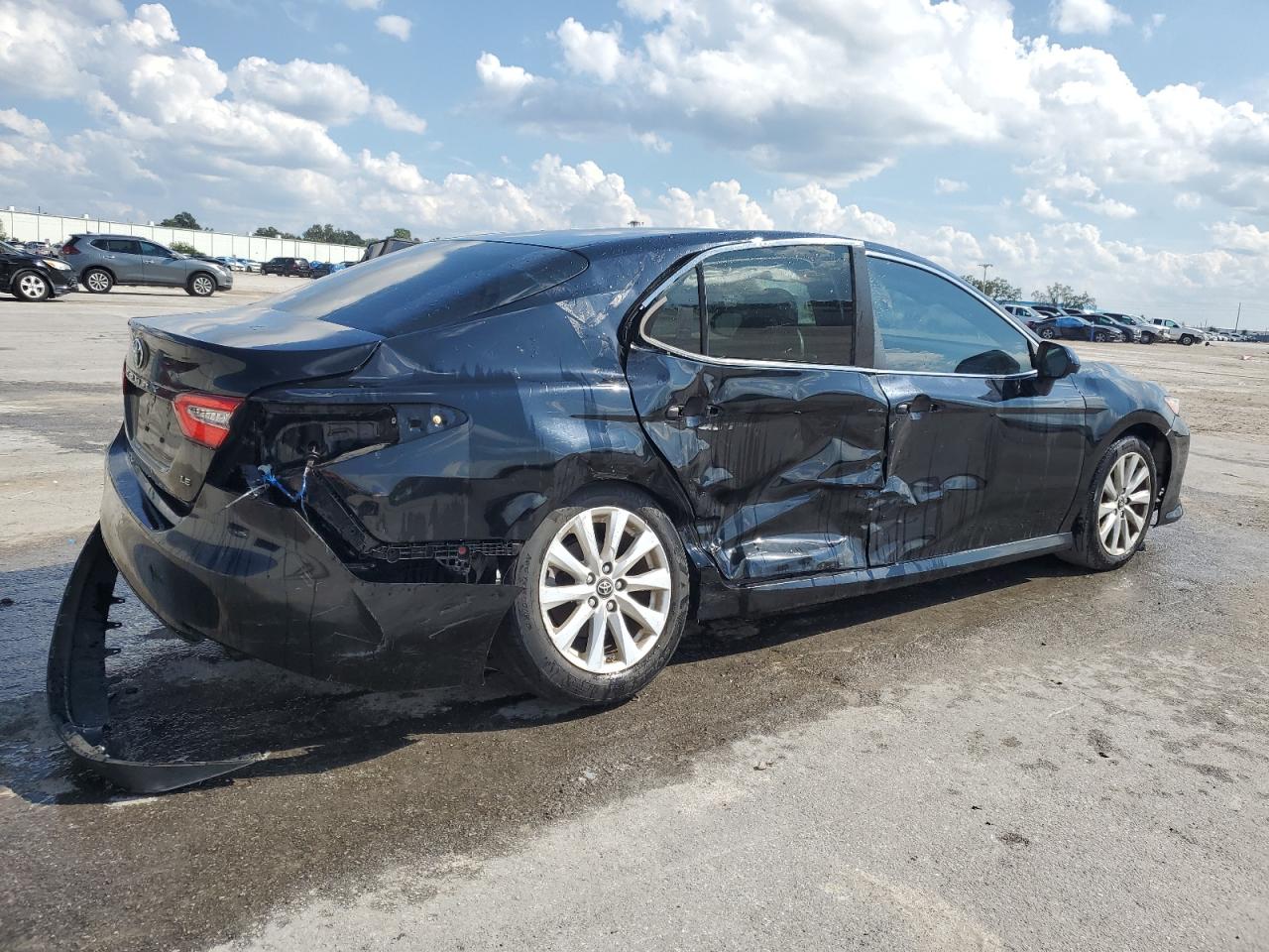 VIN 4T1B11HK4JU111125 2018 TOYOTA CAMRY no.3