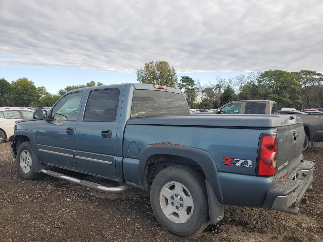 2006 Chevrolet Silverado - Image 2