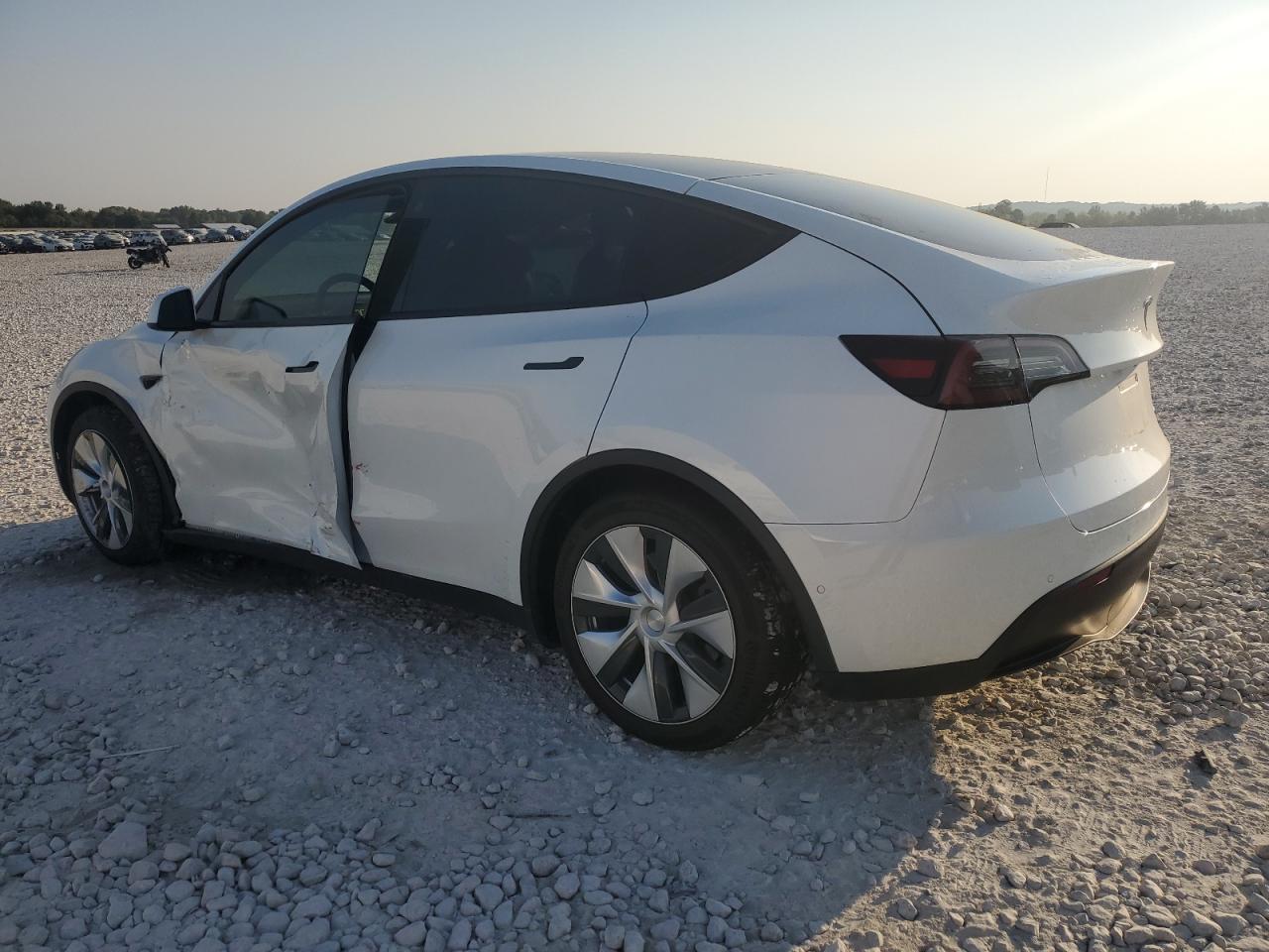 5YJYGAEE1MF145242 2021 TESLA MODEL Y - Image 2