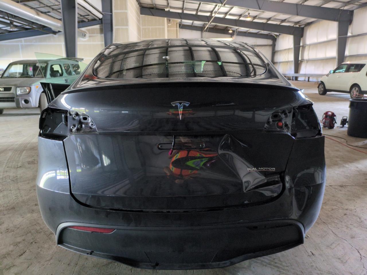 2024 Tesla Model Y VIN: 7SAYGDEF5RF107744 Lot: 71471024