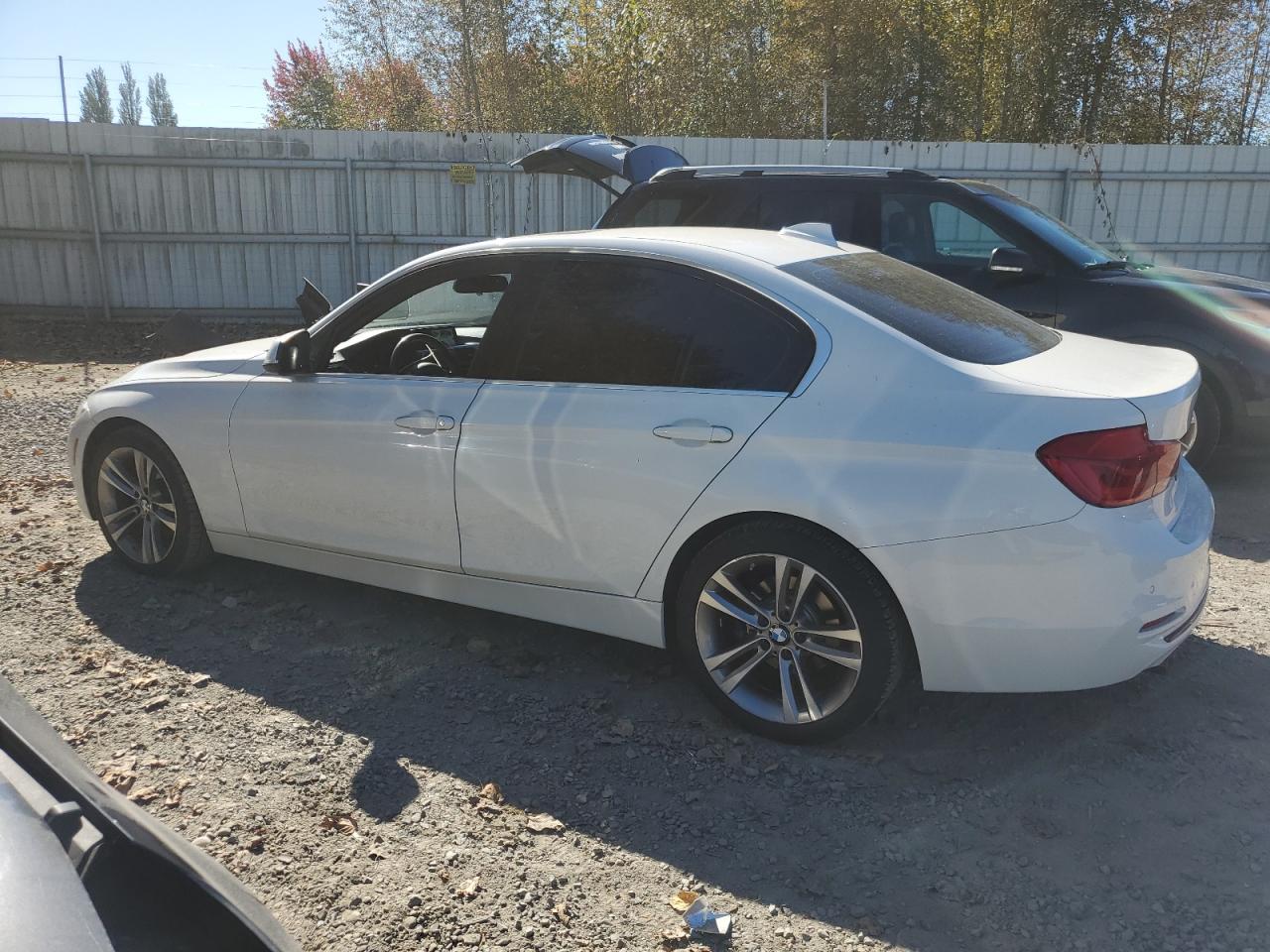 WBA8B9G55HNU50905 2017 BMW 3 SERIES - Image 2