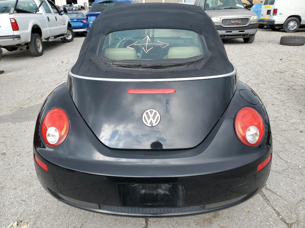 3VWSF31YX7M414629 2007 Volkswagen New Beetle Convertible Option Package 2