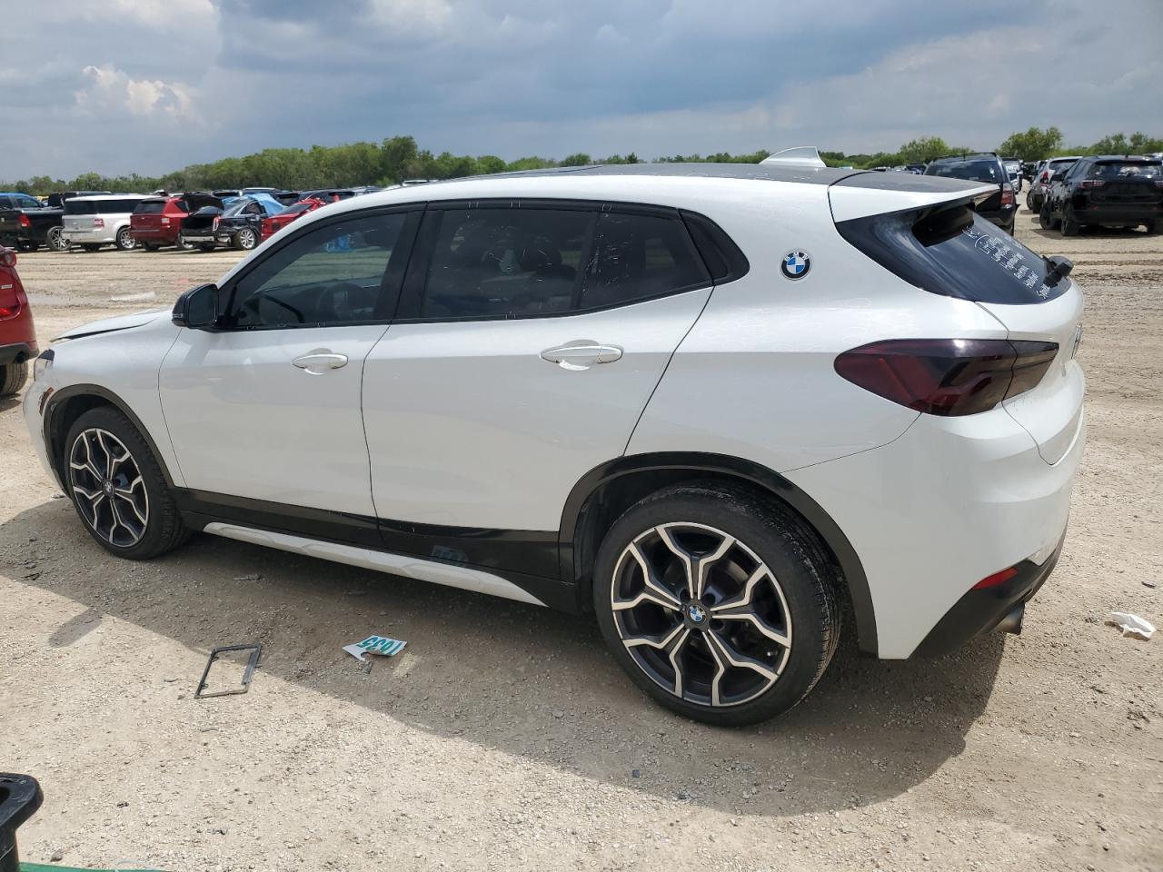 VIN WBXYJ3C3XJEJ75189 2018 BMW X2 no.2