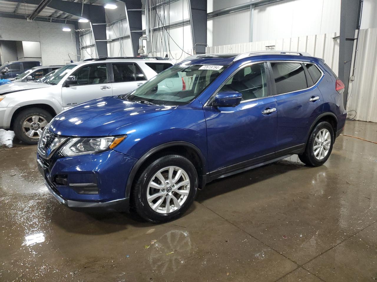 5N1AT2MV7HC759201 2017 NISSAN ROGUE - Image 1