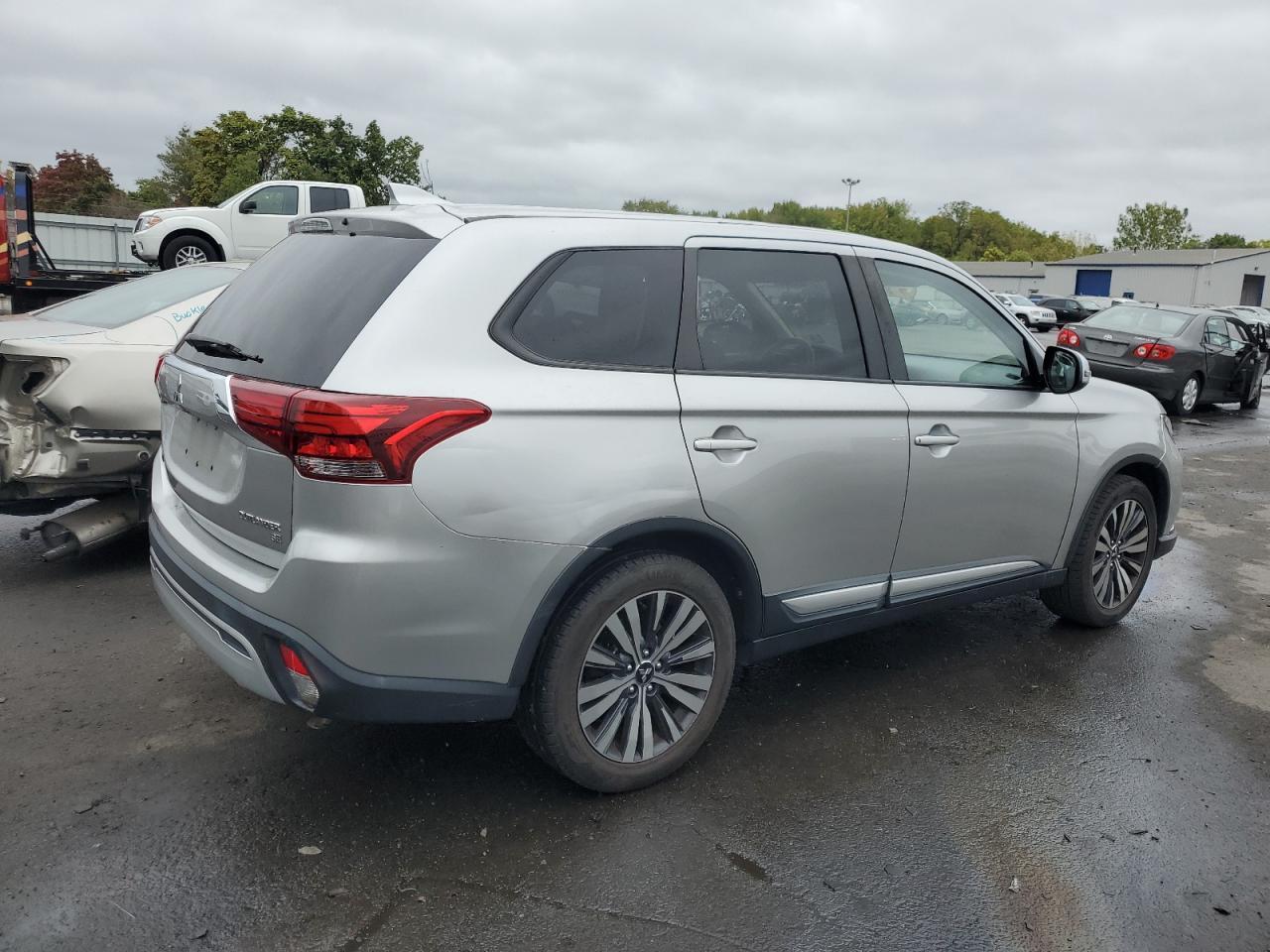 JA4AD3A38KZ047241 2019 Mitsubishi Outlander Se