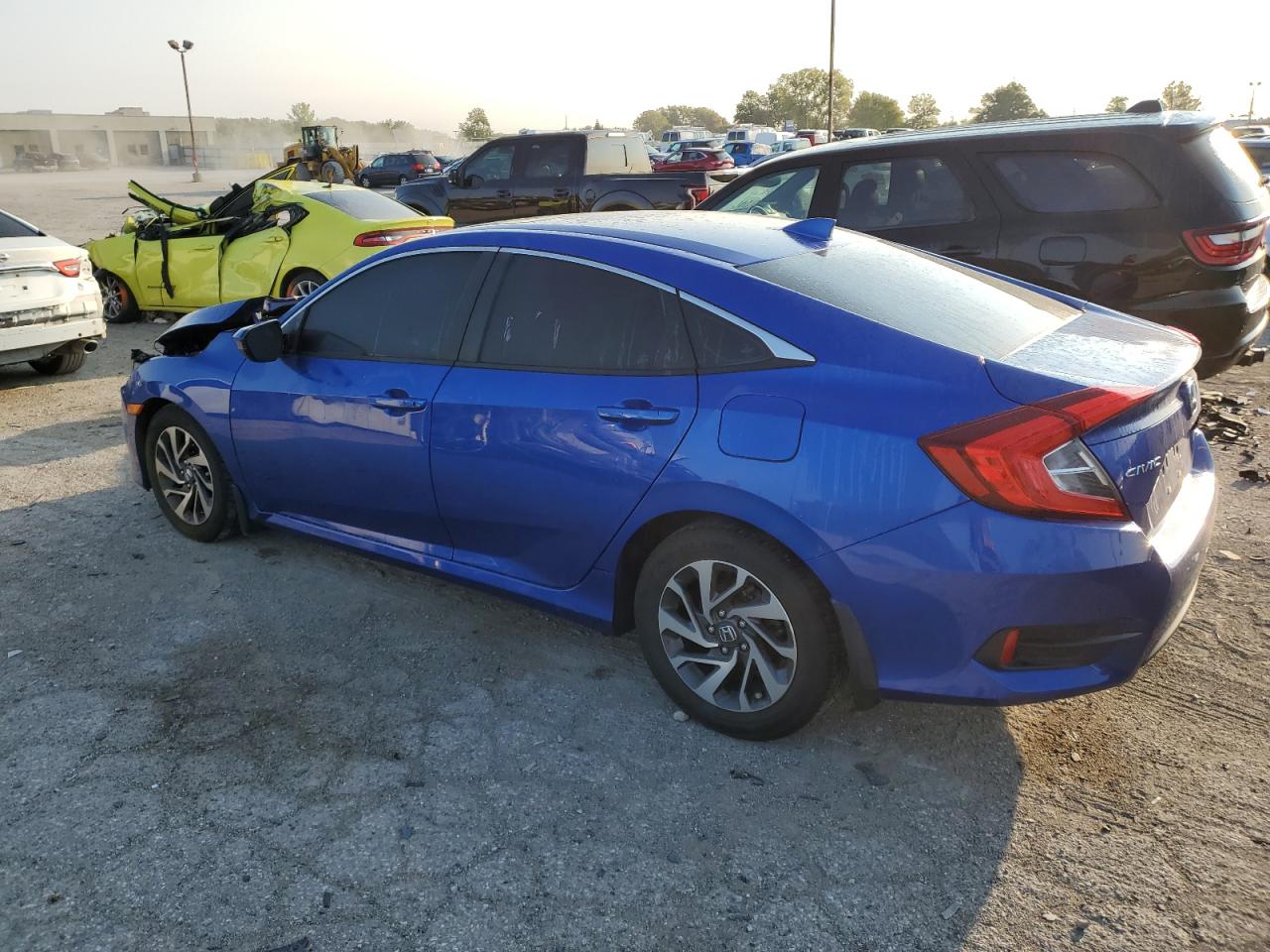 19XFC2F77JE023057 2018 HONDA CIVIC - Image 2