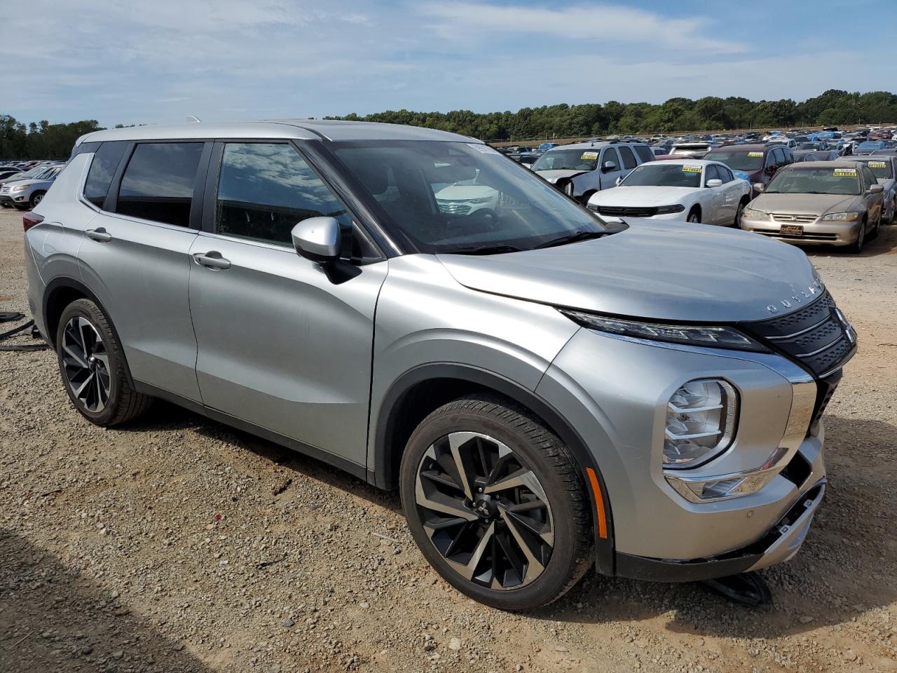 2024 Mitsubishi Outlander - Image 4