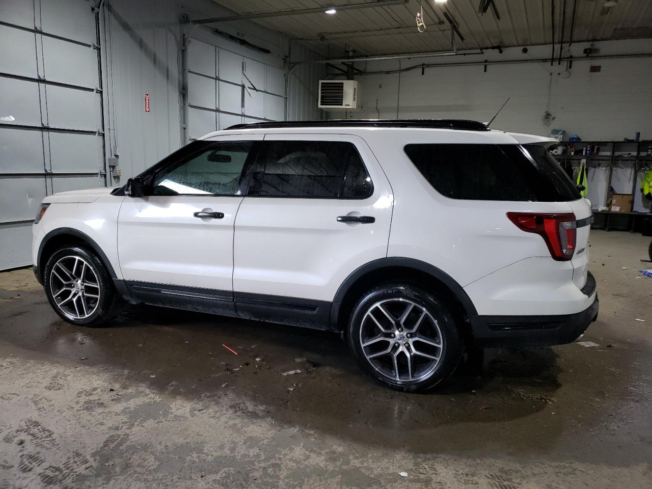 1FM5K8GT7KGA71877 2019 FORD EXPLORER - Image 2