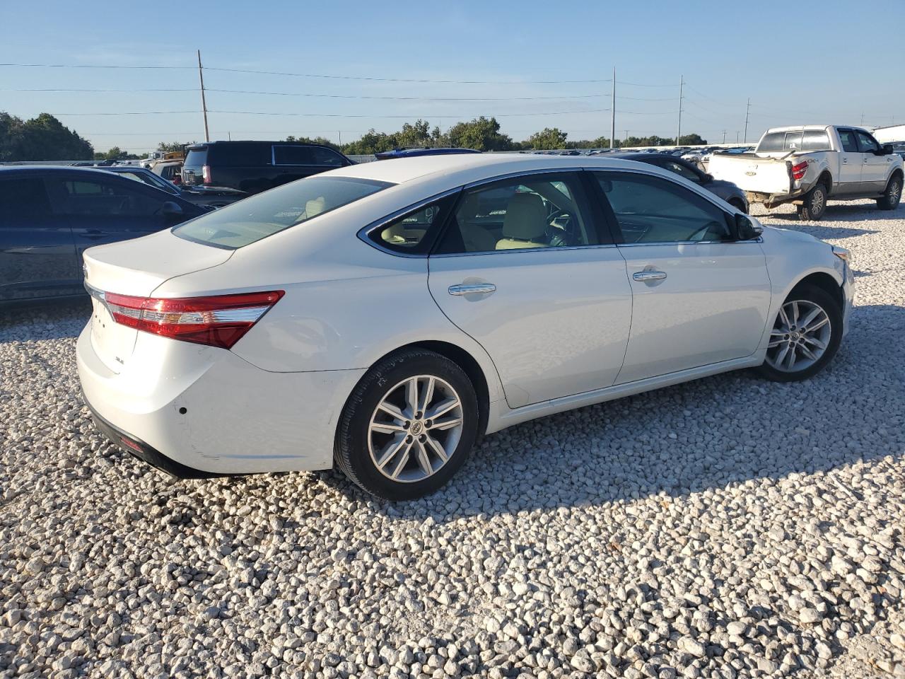 2014 Toyota Avalon - Image 3