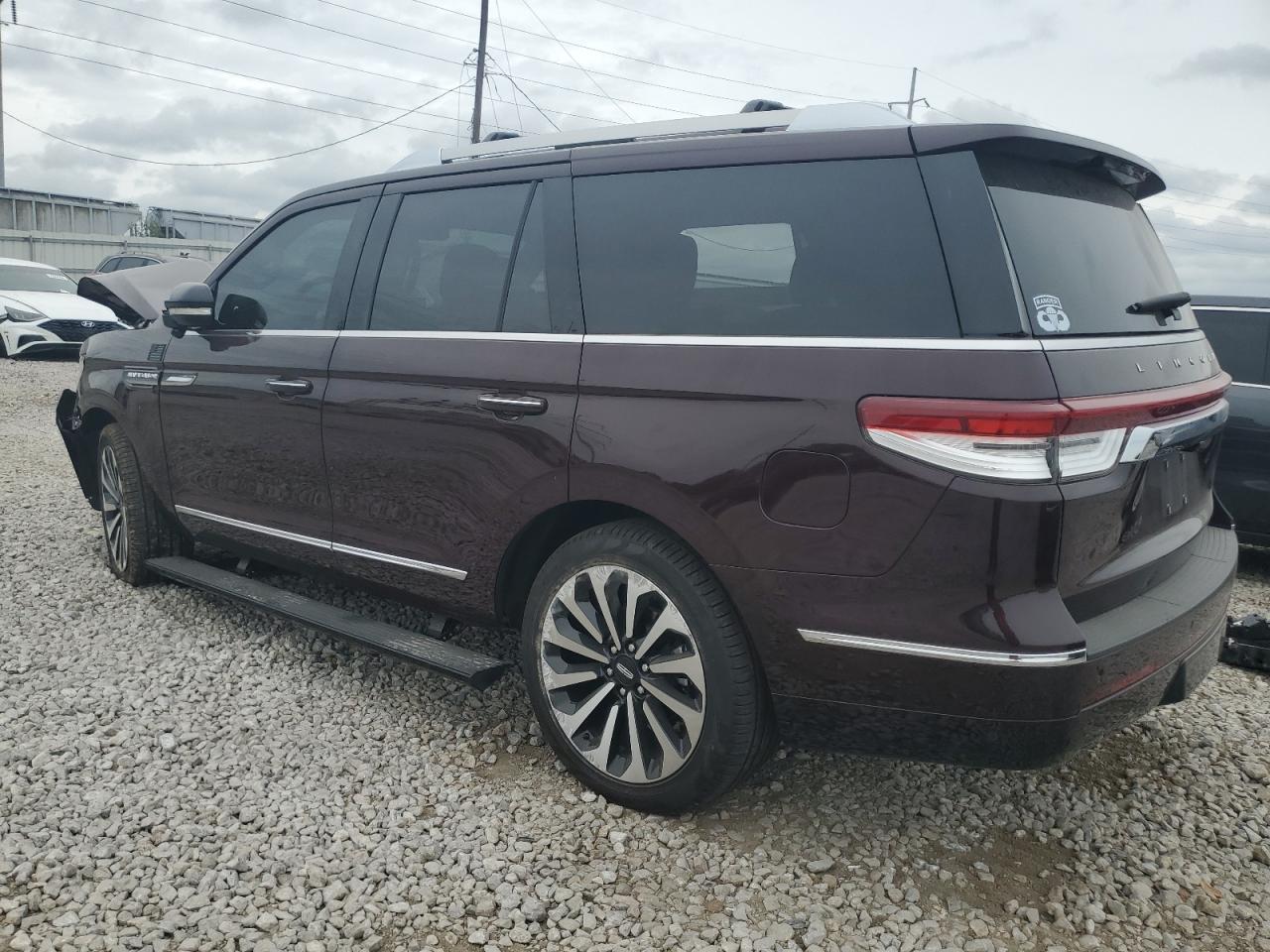 2023 Lincoln Navigator - Image 2