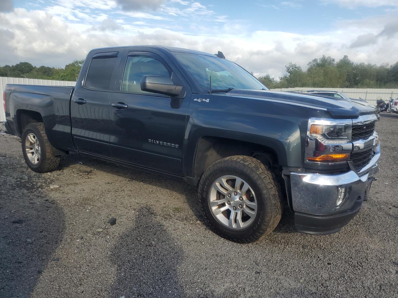 2017 Chevrolet Silverado - Image 4