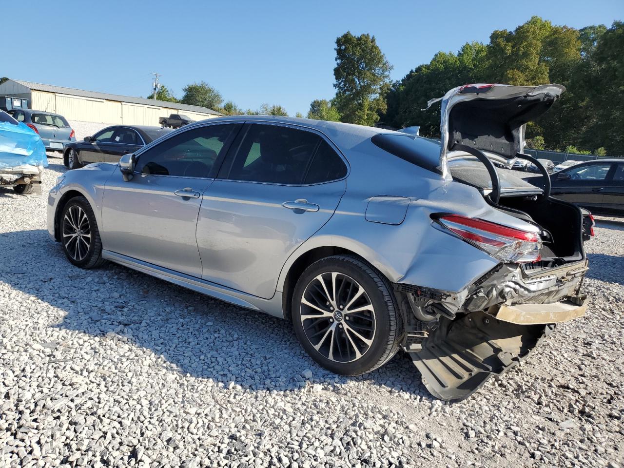 4T1B11HK9JU148316 2018 TOYOTA CAMRY - Image 2