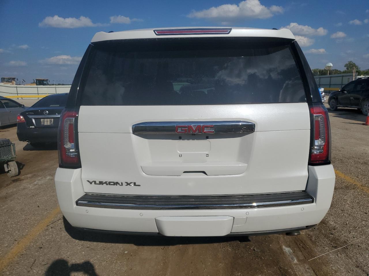 1GKS2HKJ9GR318328 2016 GMC Yukon Xl Denali