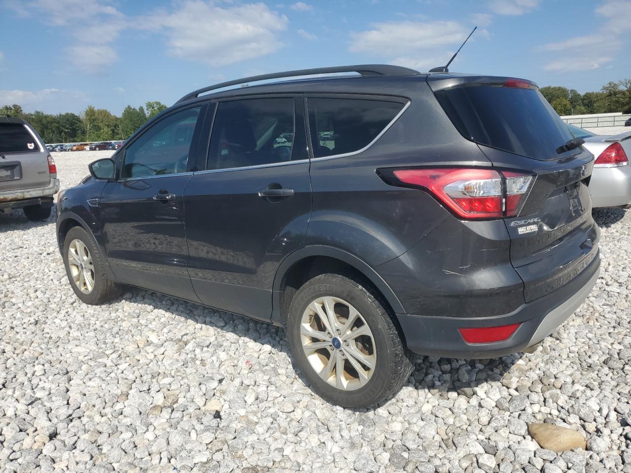 1FMCU0GD3JUC61090 2018 FORD ESCAPE - Image 2