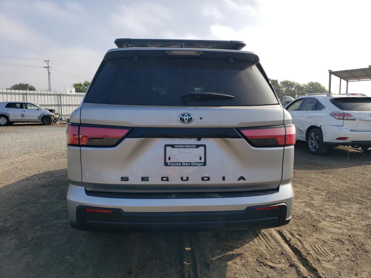 7SVAAABA6RX042034 2024 Toyota Sequoia Sr5