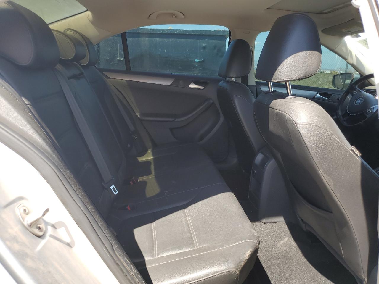 2015 Volkswagen Jetta - Image 10