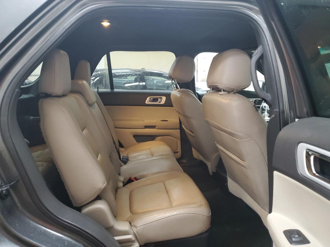 2015 Ford Explorer - Image 11