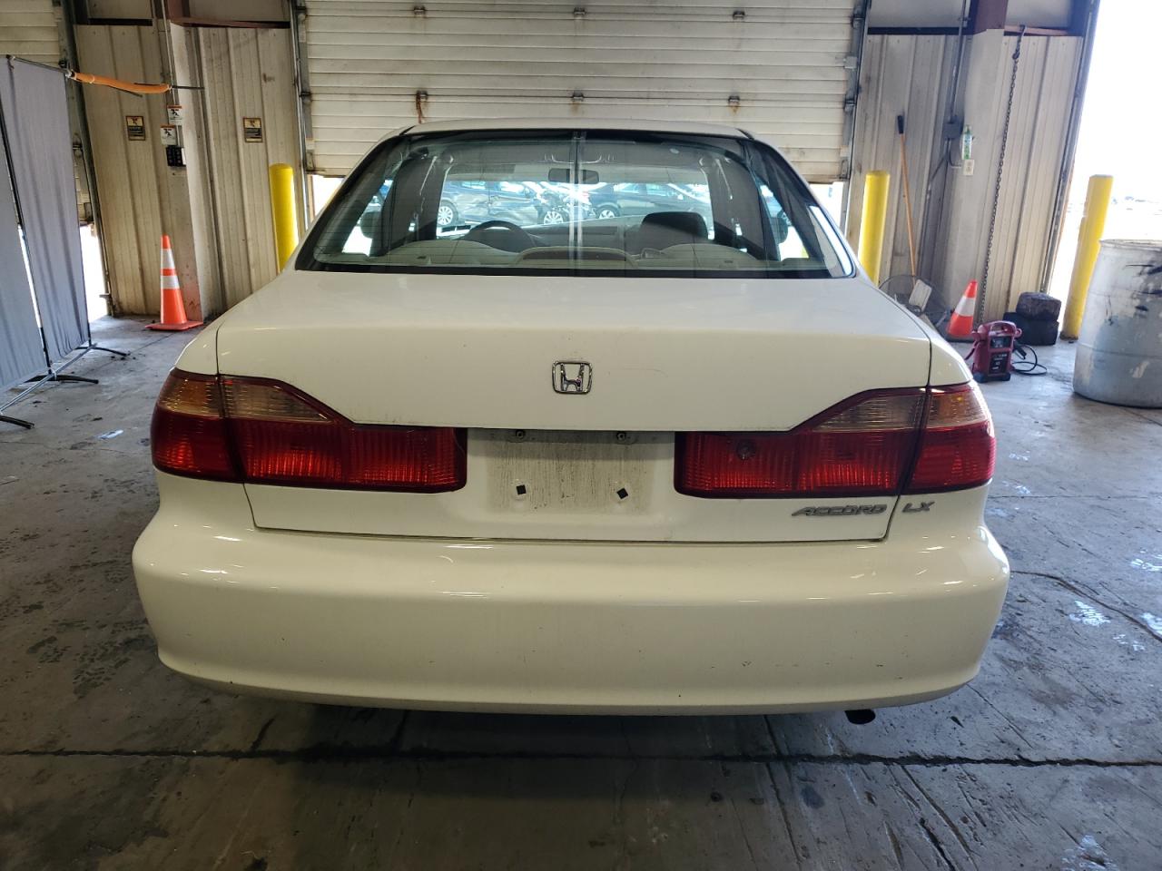 2000 Honda Accord Lx VIN: 1HGCG6656YA119564 Lot: 71055374