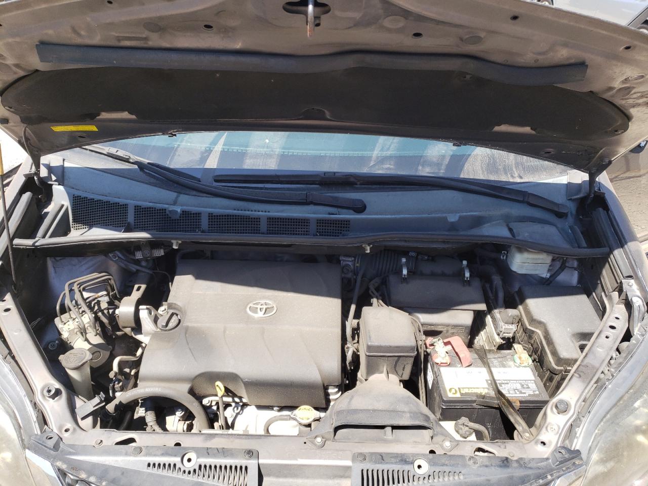 2013 Toyota Sienna - Image 12