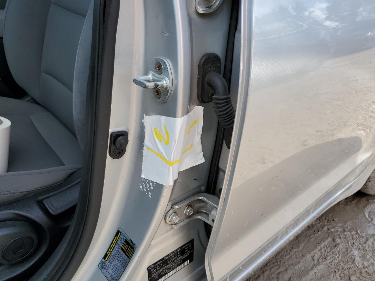 2017 Hyundai Elantra - Image 12