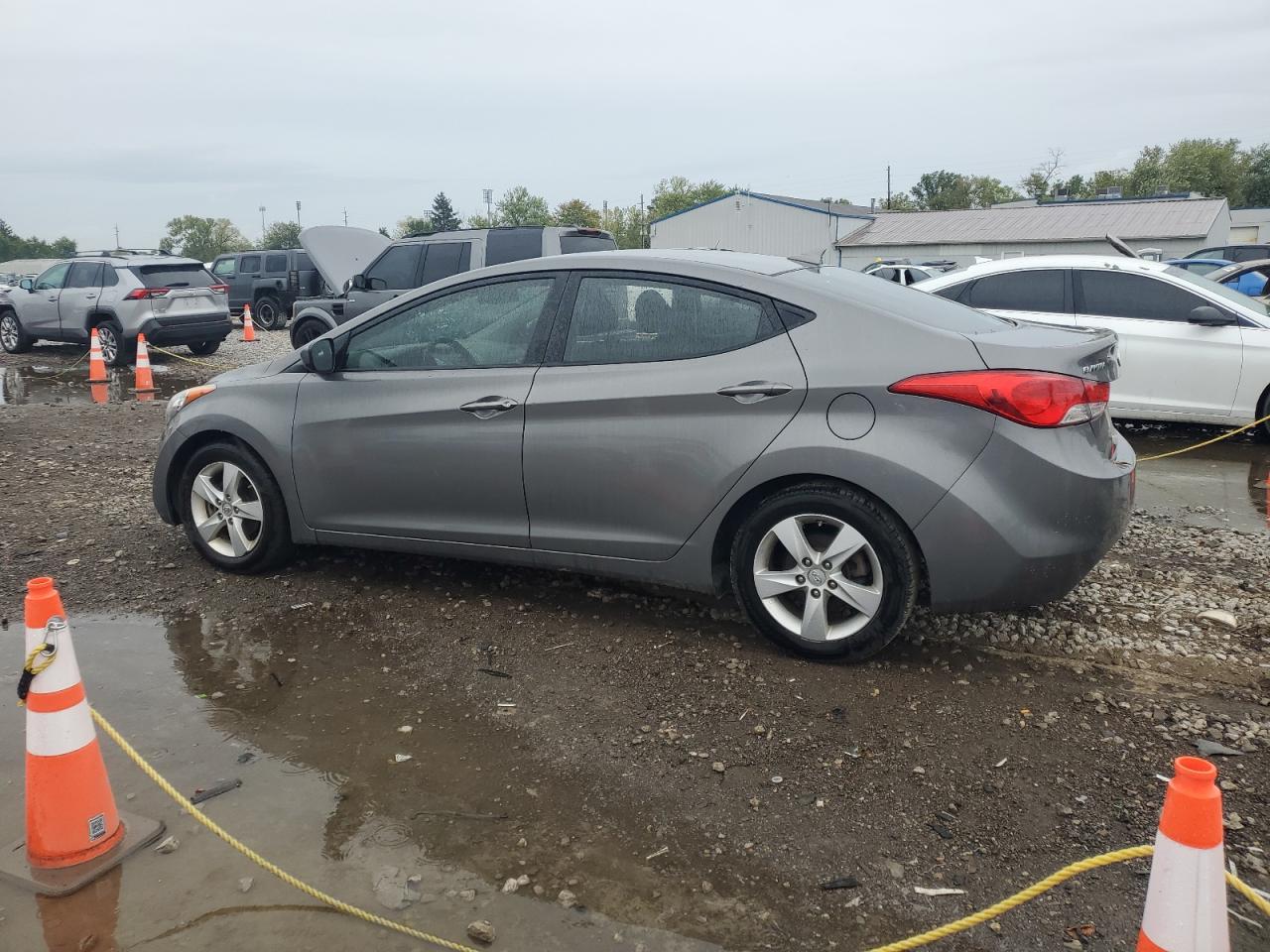 2013 Hyundai Elantra - Image 2
