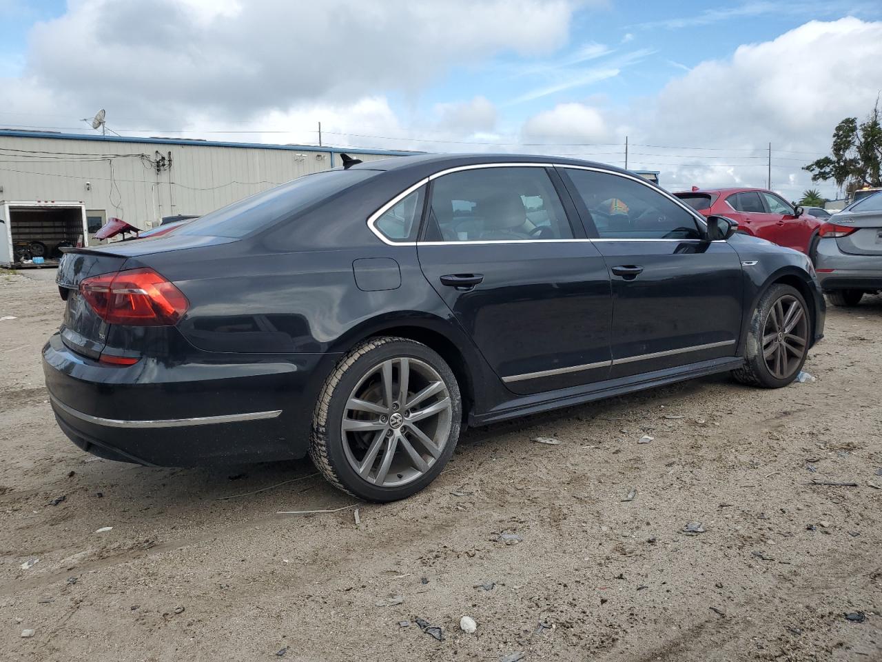 2017 Volkswagen Passat - Image 3