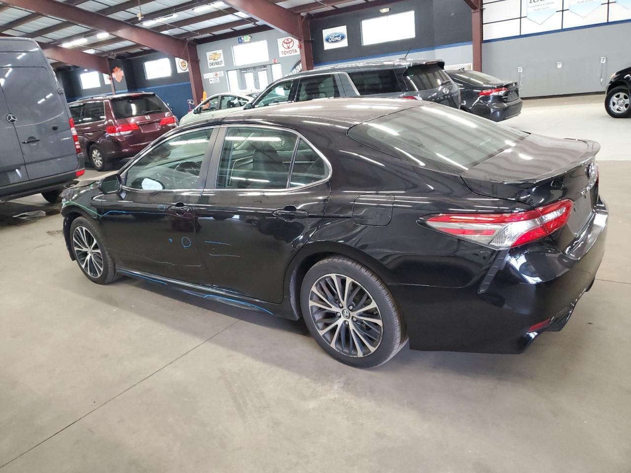 4T1B11HK3JU521186 2018 TOYOTA CAMRY - Image 2