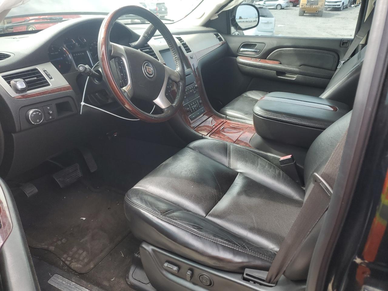 2007 Cadillac Escalade Luxury VIN: 1GYEC63837R39305 Lot: 69929354