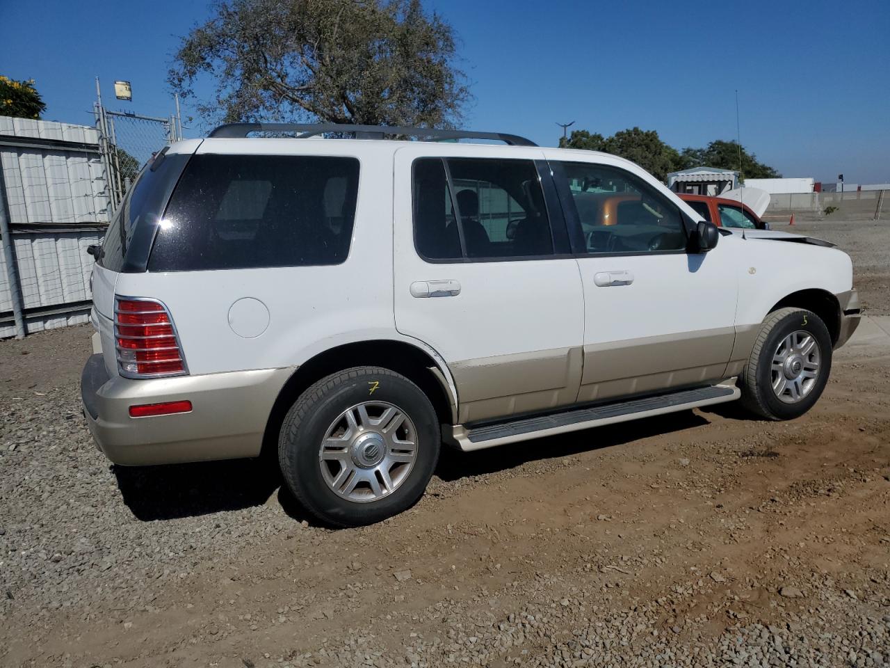 2004 Mercury Mountaineer - Image 3