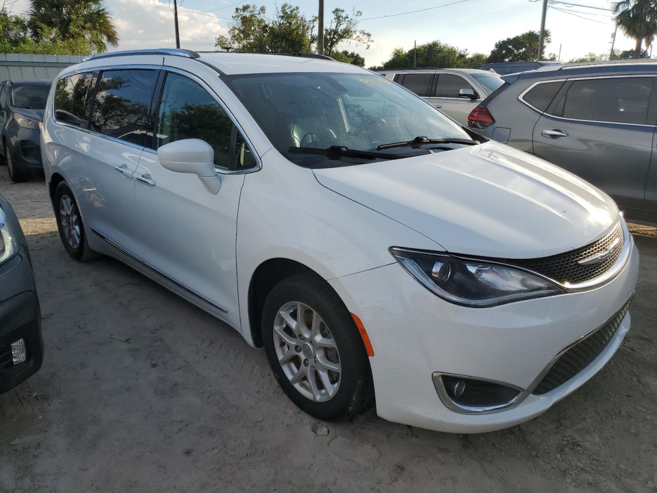 2020 Chrysler Pacifica - Image 4
