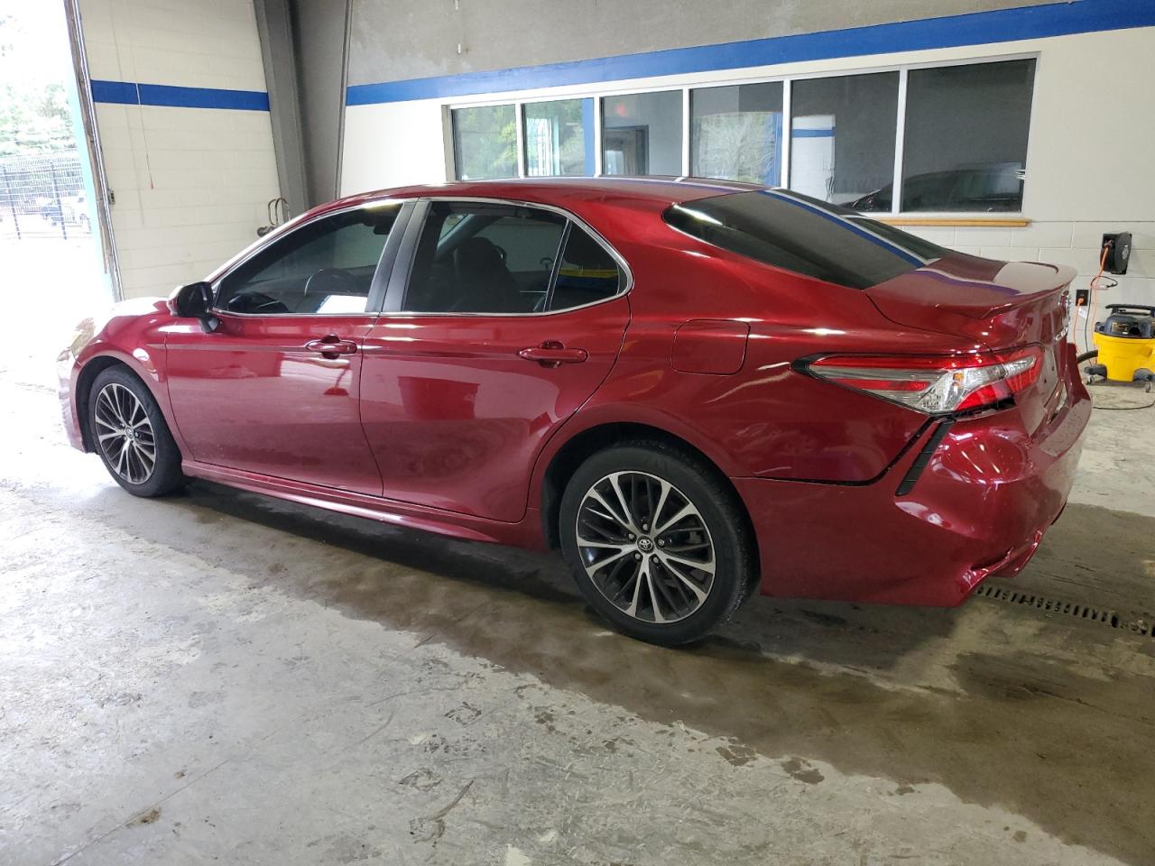 4T1B11HKXJU578291 2018 TOYOTA CAMRY - Image 2