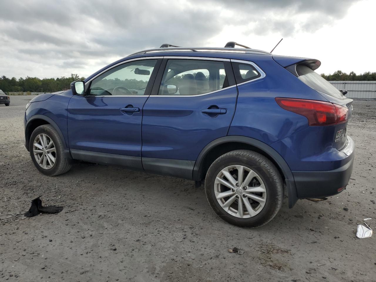 JN1BJ1CR4JW286314 2018 NISSAN ROGUE - Image 2