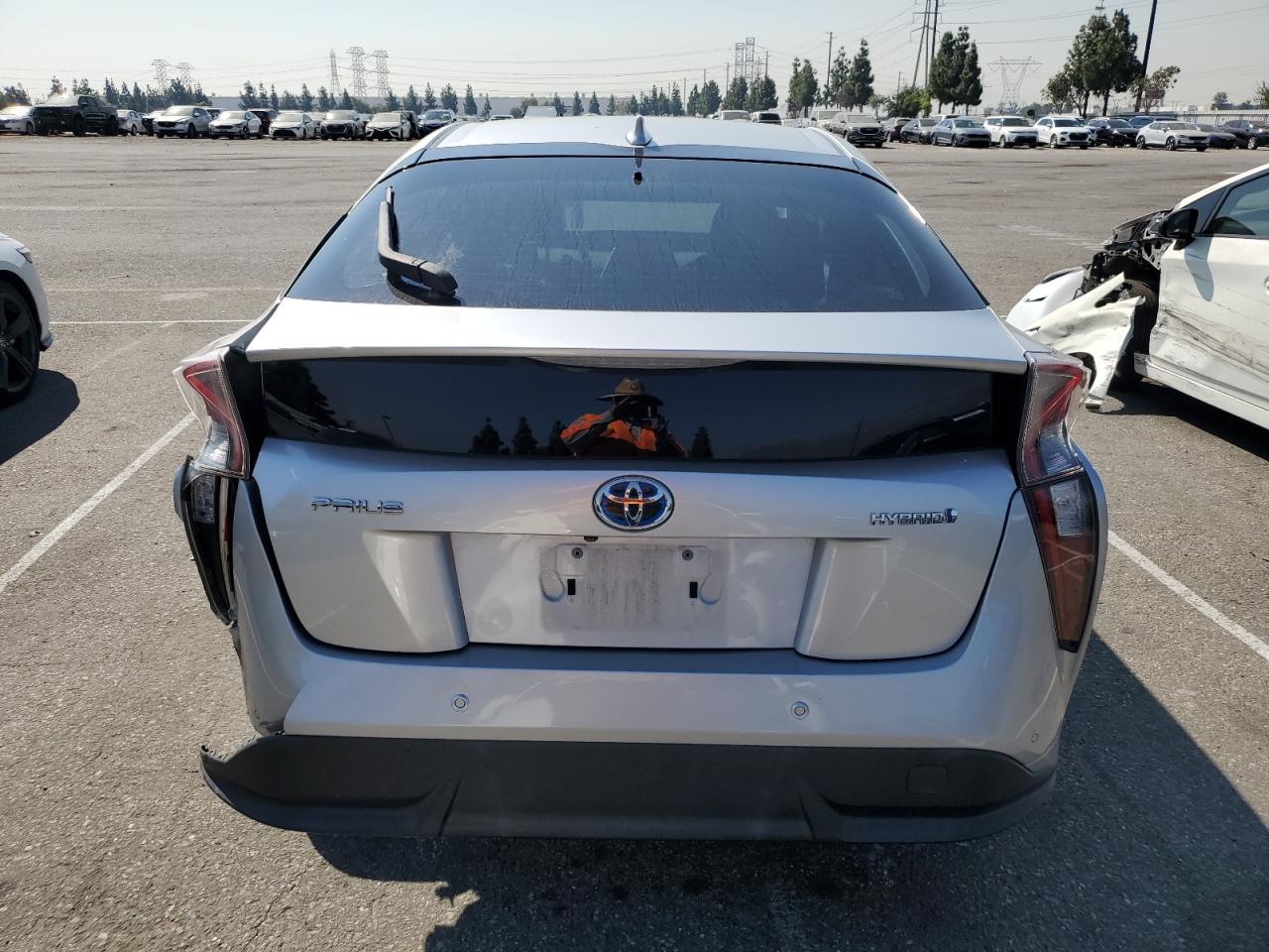 JTDKARFU6J3548041 2018 Toyota Prius