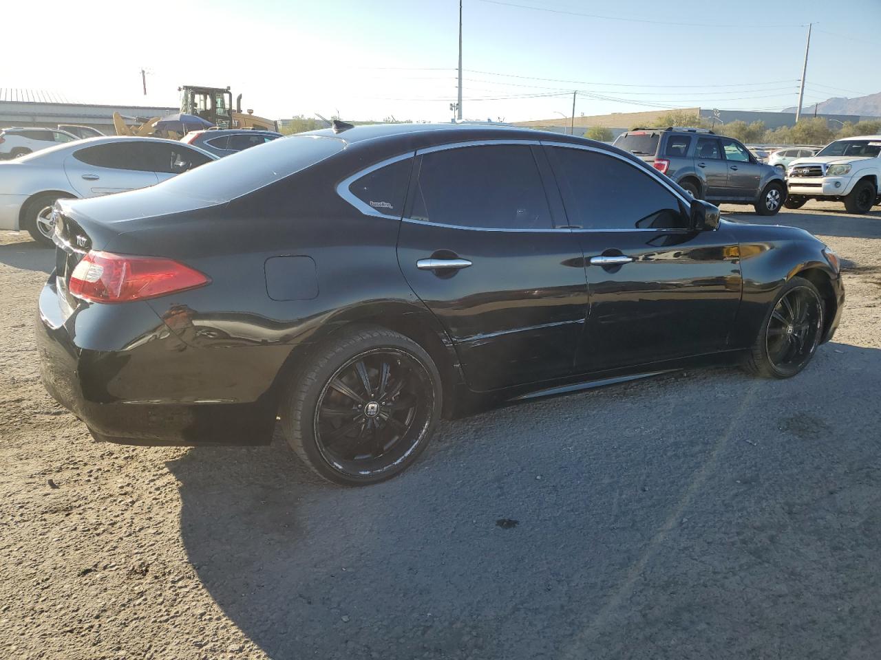 2013 Infiniti M - Image 3