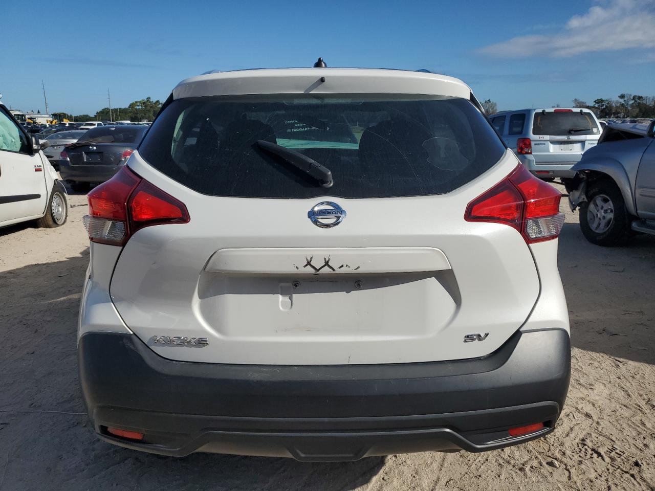 2018 Nissan Kicks S VIN: 3N1CP5CU0JL542906 Lot: 72516794