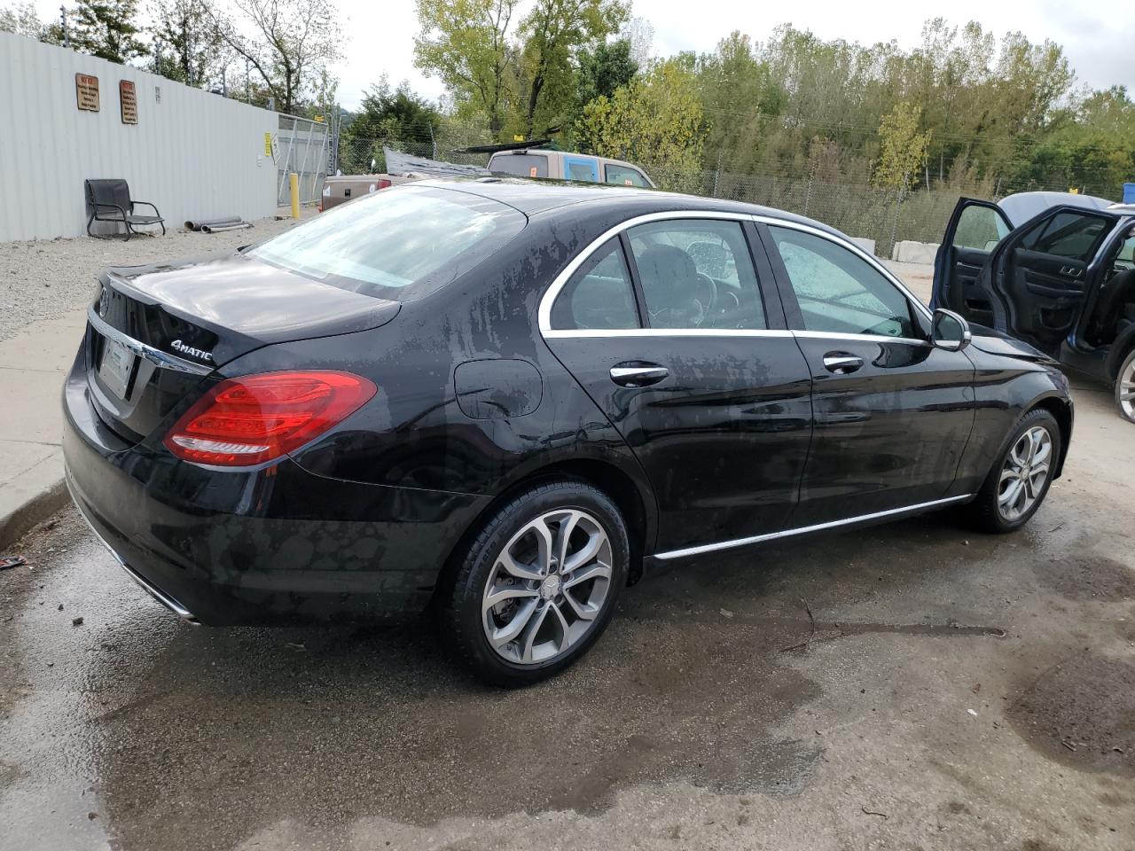 VIN 55SWF4KB0FU001947 2015 MERCEDES-BENZ C-CLASS no.3