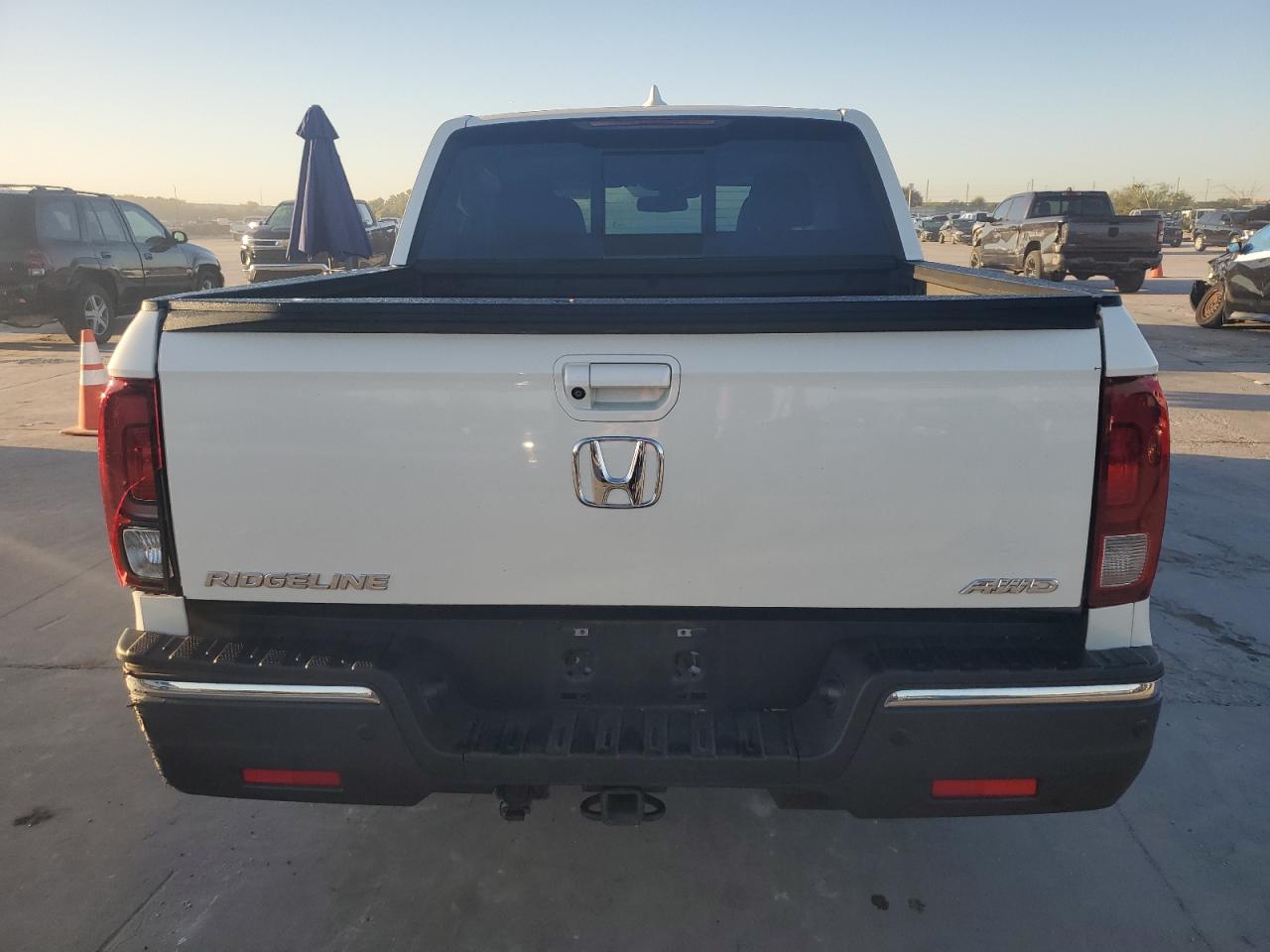 2018 Honda Ridgeline Rtl VIN: 5FPYK3F76JB015194 Lot: 73350054