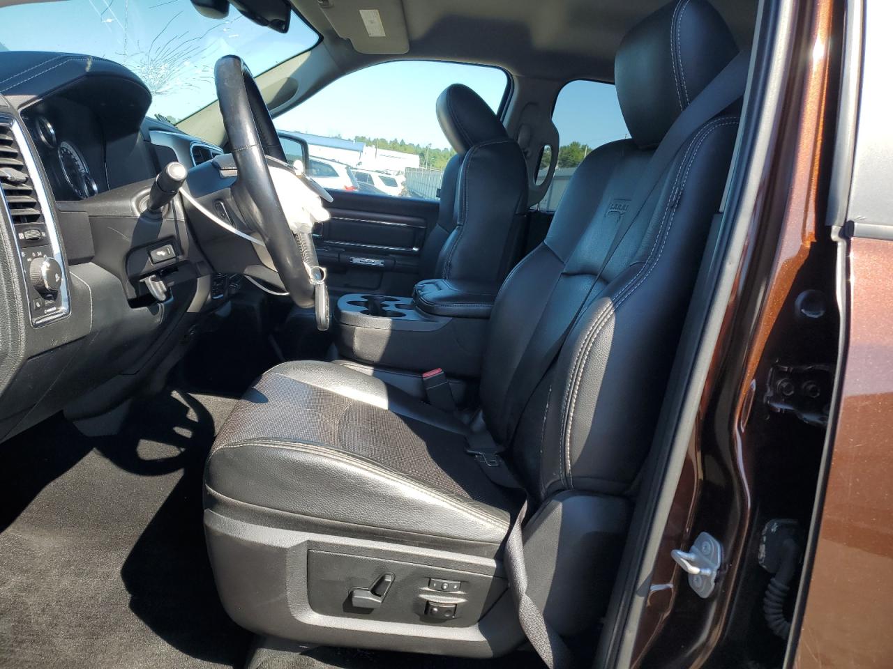 2015 Ram 1500 Laramie VIN: 1C6RR7VT2FS712166 Lot: 70180224