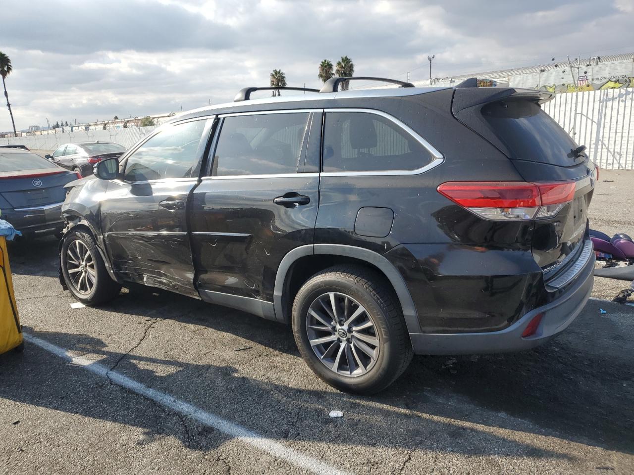 2019 Toyota Highlander - Image 2