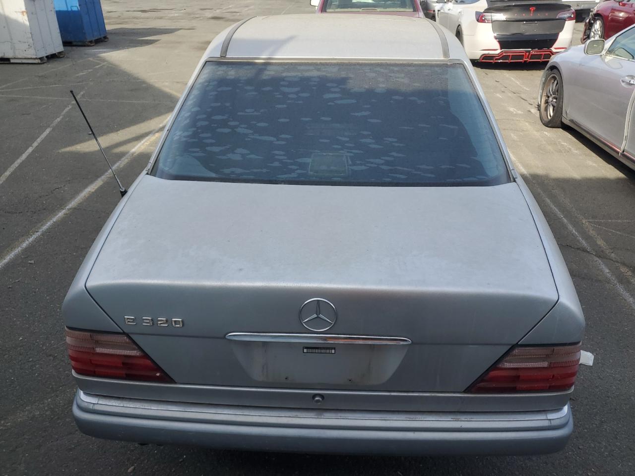 1995 Mercedes-Benz E 320 Base VIN: WDBEA32E1SC209146 Lot: 72054444