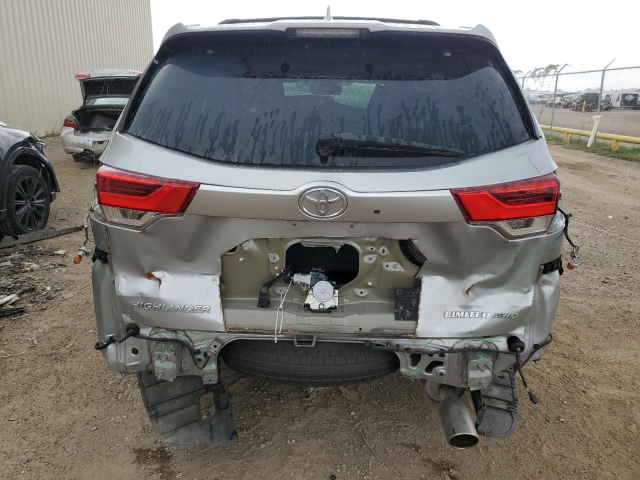 5TDDZRFH8HS376978 2017 Toyota Highlander Limited