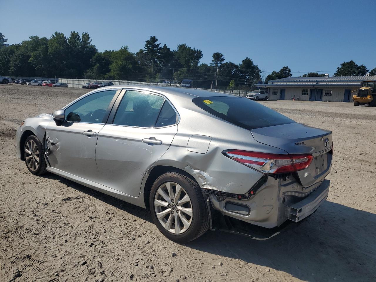 4T1B11HK3JU677504 2018 TOYOTA CAMRY - Image 2