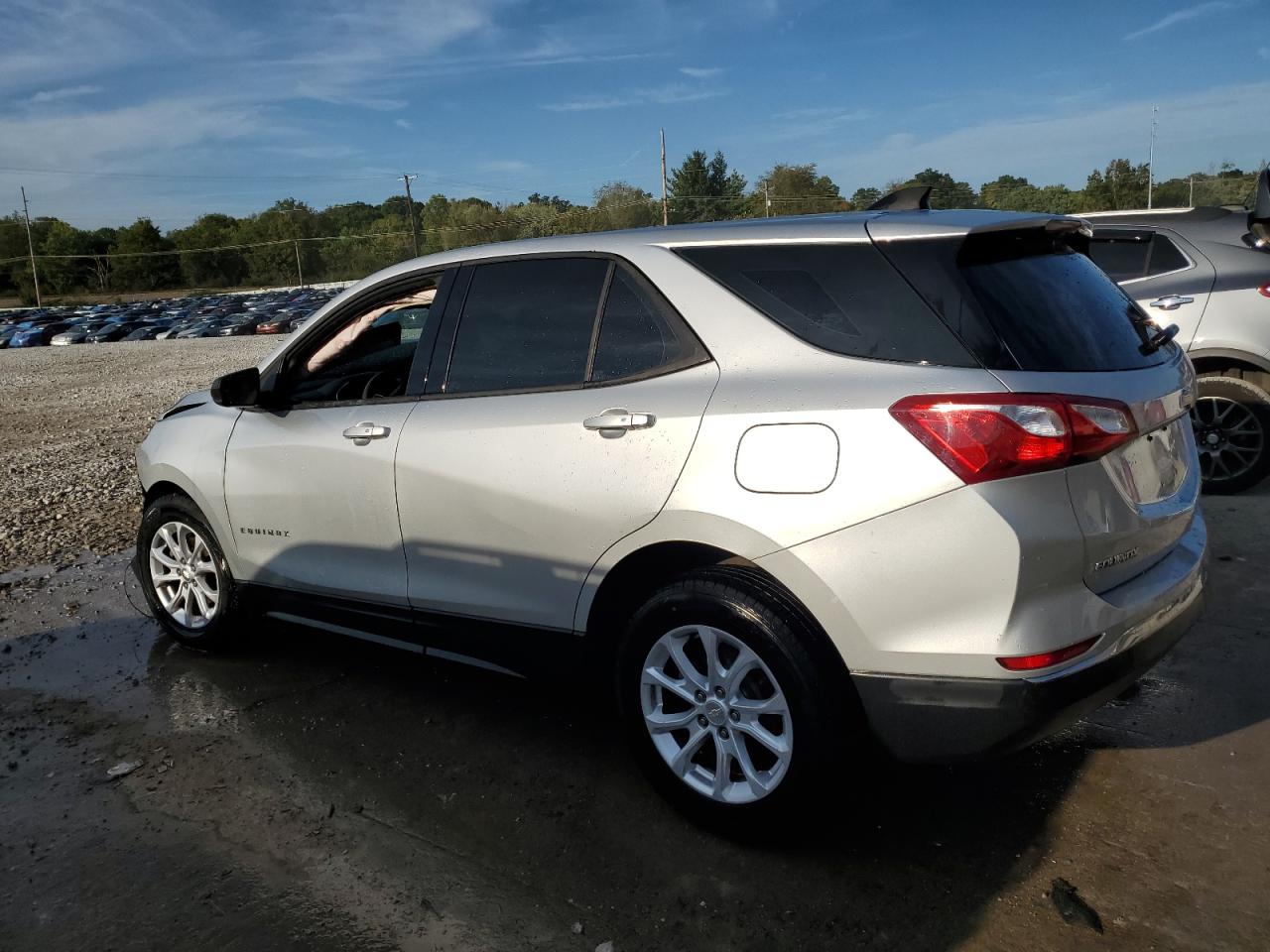 2018 Chevrolet Equinox - Image 2