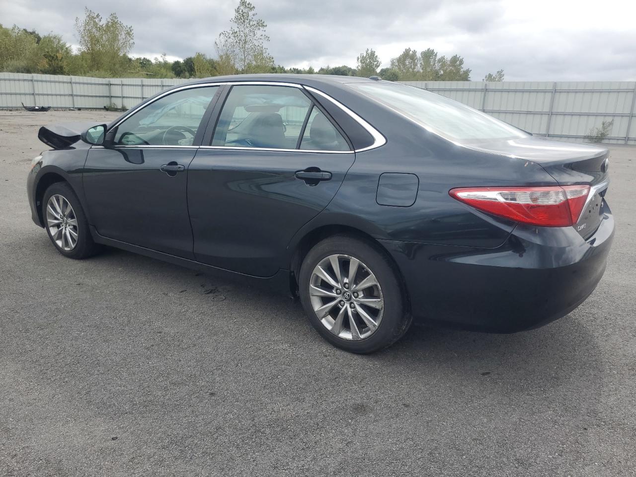 4T1BF1FK6HU620759 2017 TOYOTA CAMRY - Image 2