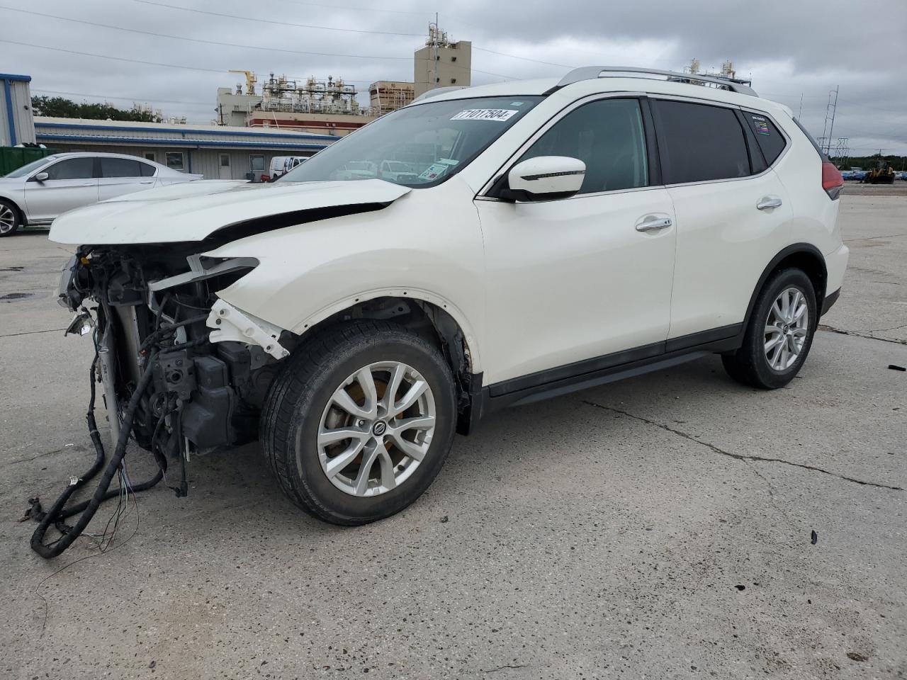 5N1AT2MT6HC885709 2017 NISSAN ROGUE - Image 1