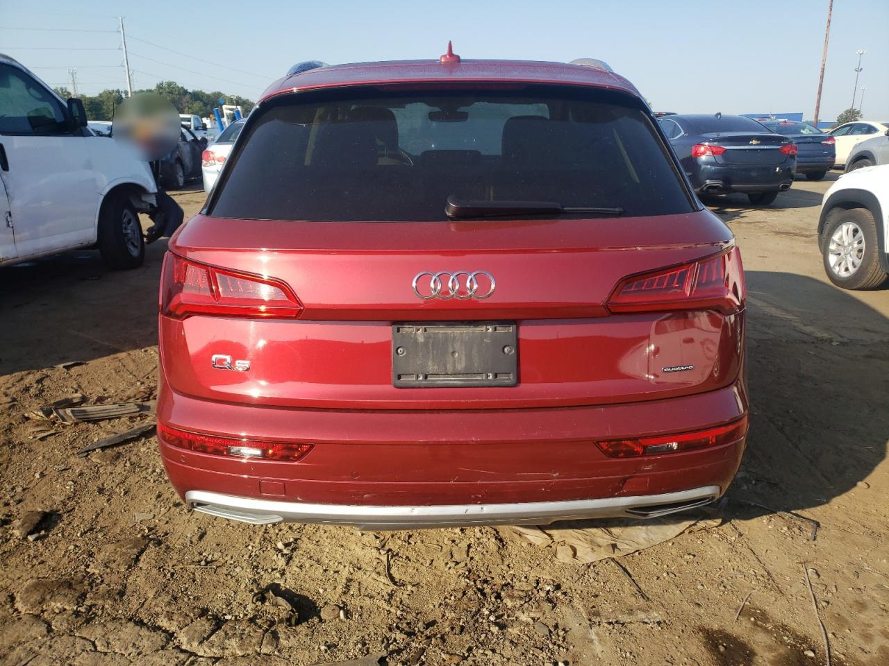 WA1CNAFY0K2020932 2019 Audi Q5 Prestige