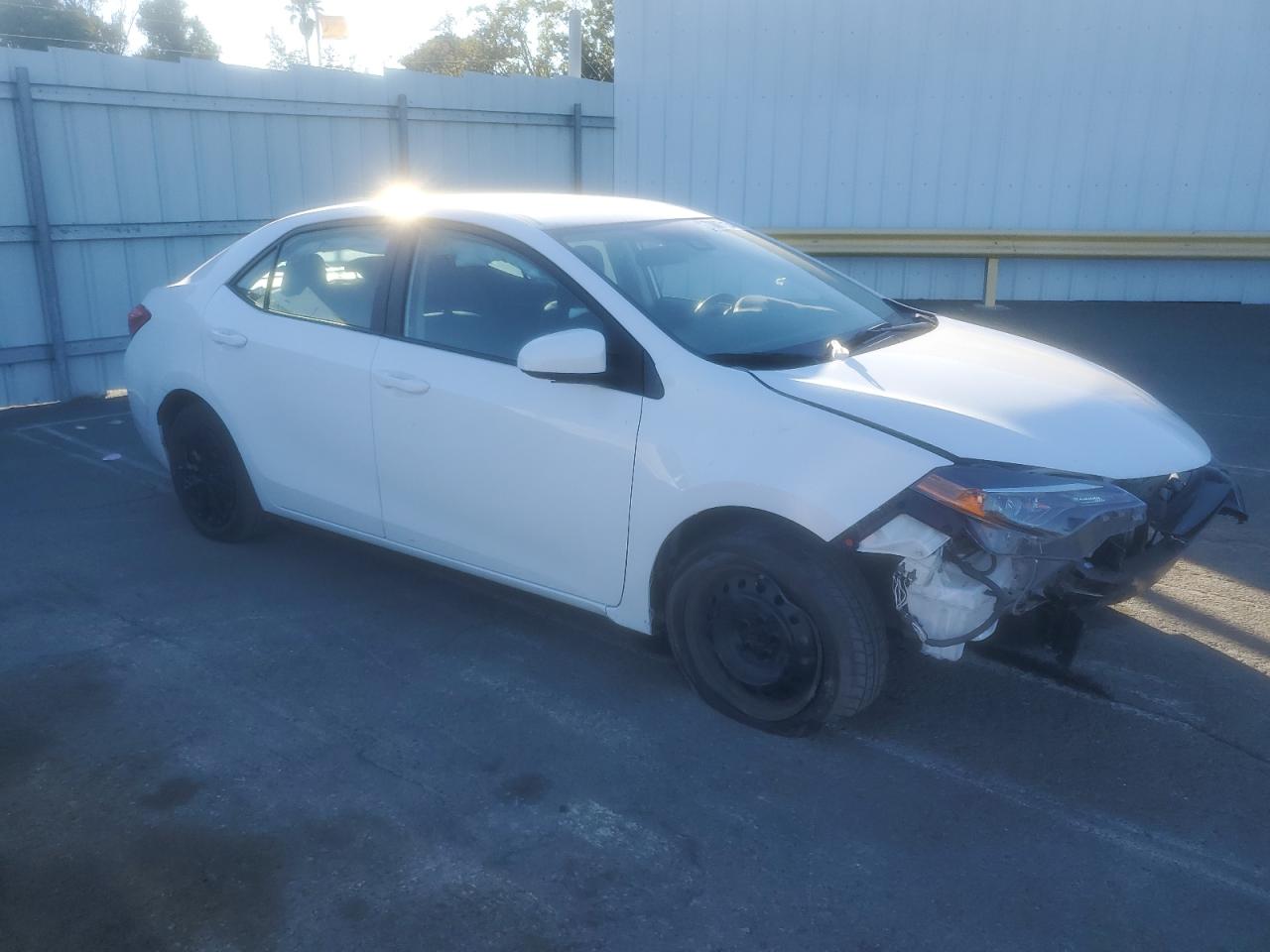 VIN 5YFBURHE6JP745182 2018 TOYOTA COROLLA no.4